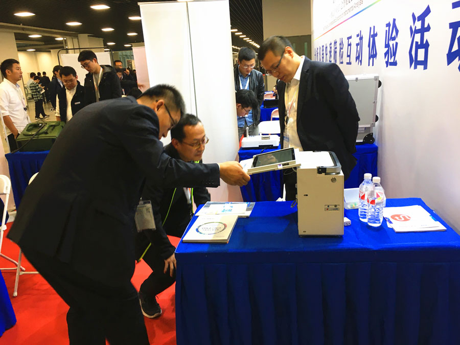 展會(huì)現(xiàn)場儀器演示 展會(huì)現(xiàn)場儀器演示